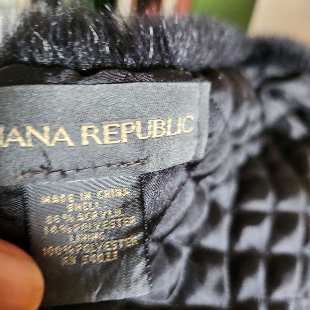 Banana Republic Black Quilted And Furry Shawl - Picture 3 of 6